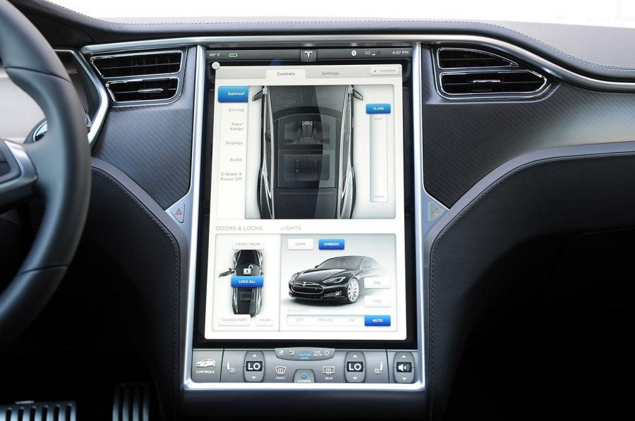 Детали интерьера Tesla Model S 2012 года  (фото 32 из 88)